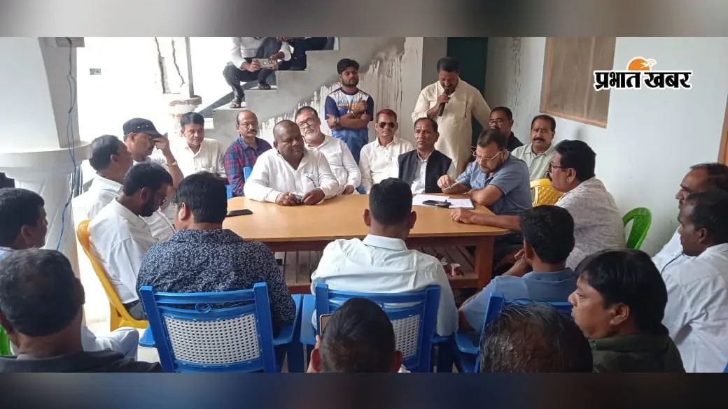 मनिका विधायक रामचंद्र सिंह के बेटे की शादी को ऐतिहासिक बनाने के लिए मंगरा में जुटी भारी भीड़, बनी रणनीति