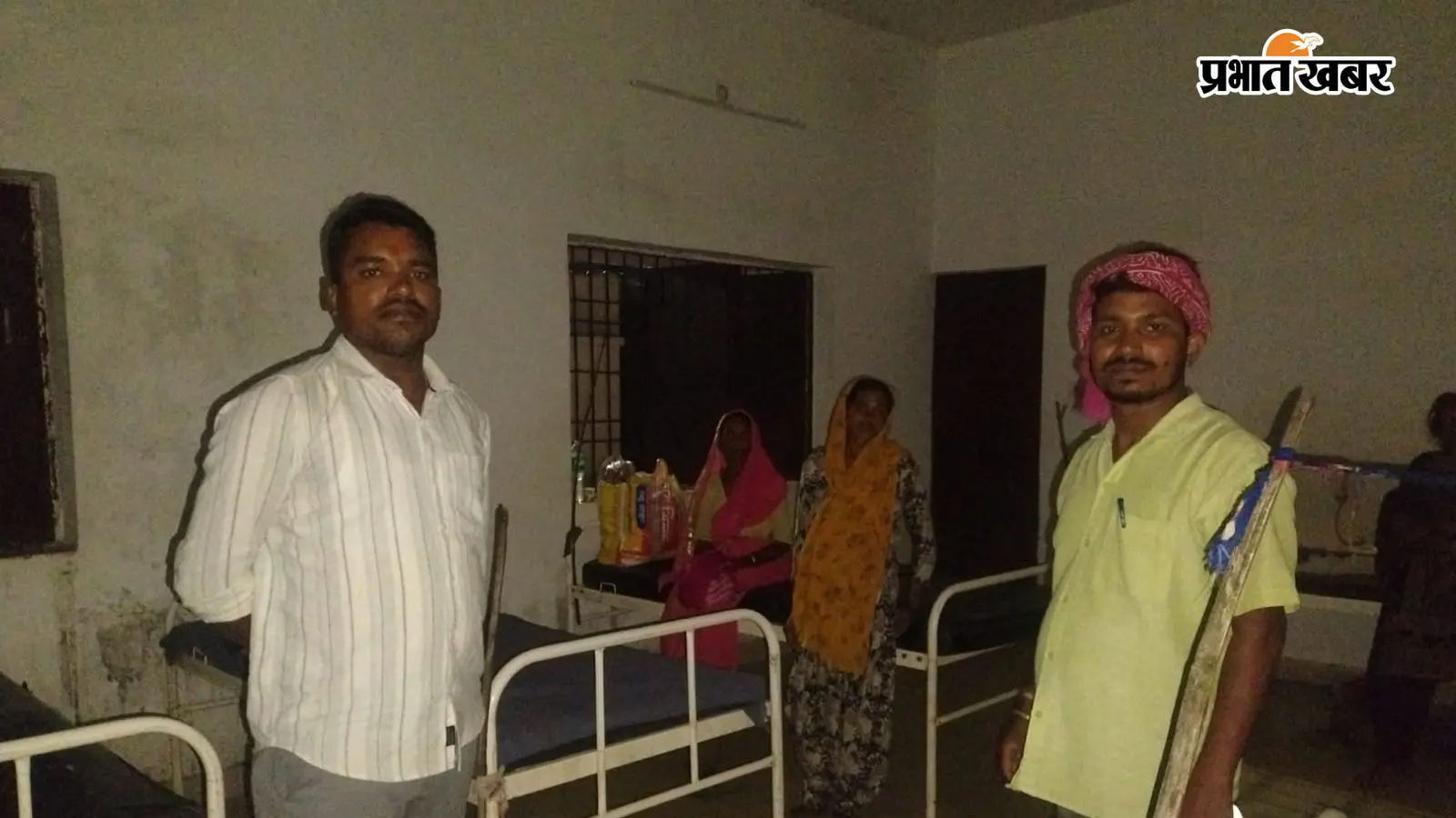 बिजली गुल होने के बाद जनरेटर नहीं चला, मोबाइल और टॉर्च की रोशनी में हुआ मरीजों का इलाज