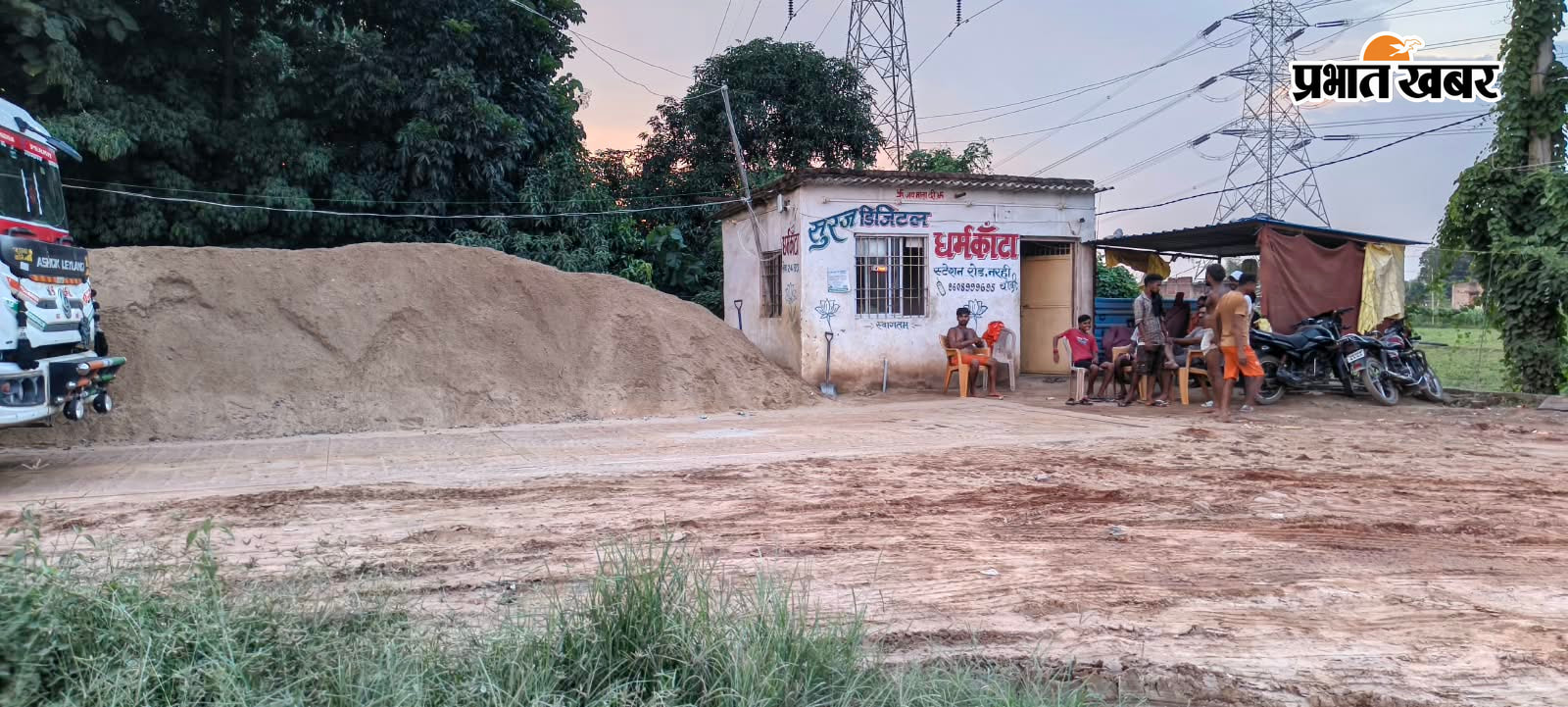 कार्रवाई के दौरान धर्मकांटा पर भंडारित बालू | Prabhat Khabar Network