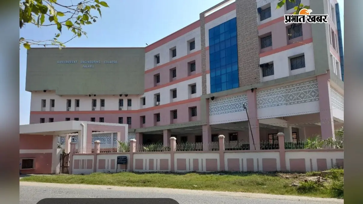 इंजीनियरिंग कॉलेज मेस की जांच में मिलीं गंभीर खामियां, एक्सपायर्ड पापड़ व बिना बैच नंबर की हल्दी जब्त