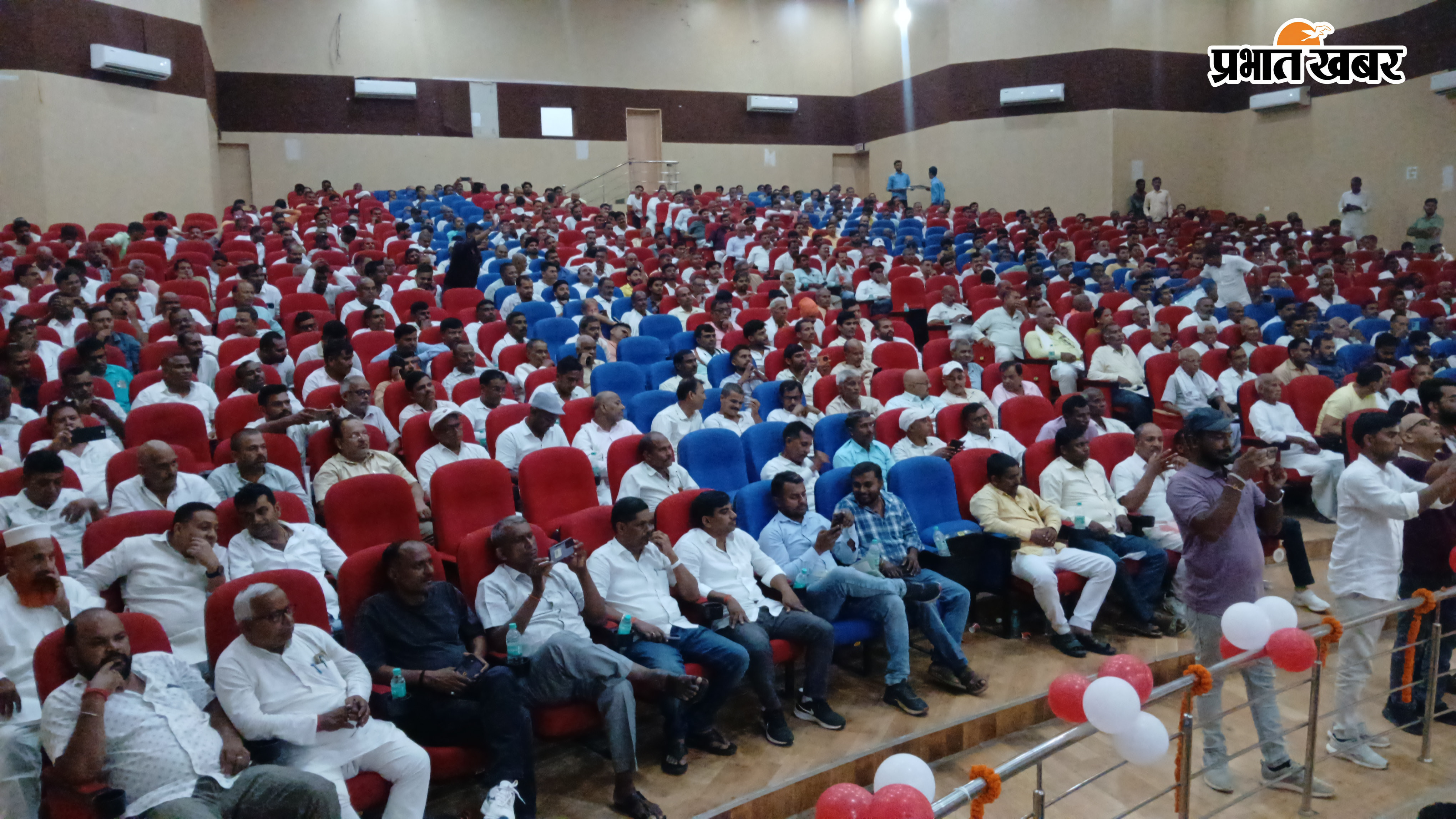 आमसभा में उठा पैक्स अध्यक्षों के लंबित भुगतान का मुद्दा एमएलसी सुनील कुमार सिंह ने खाद की उपलब्धता और किसानों को फसल क्षति का मुआवजा देने की मांग की | Prabhat Khabar Network