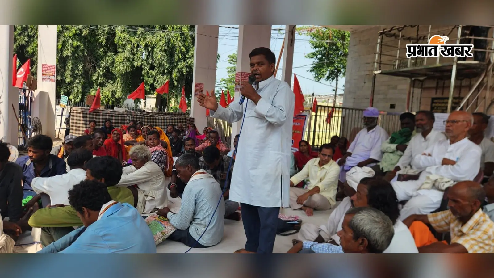 चंद्रमंडीह थानाध्यक्ष के निलंबन की मांग पर सातवें दिन भी धरना, सोमवार से पुतला दहन