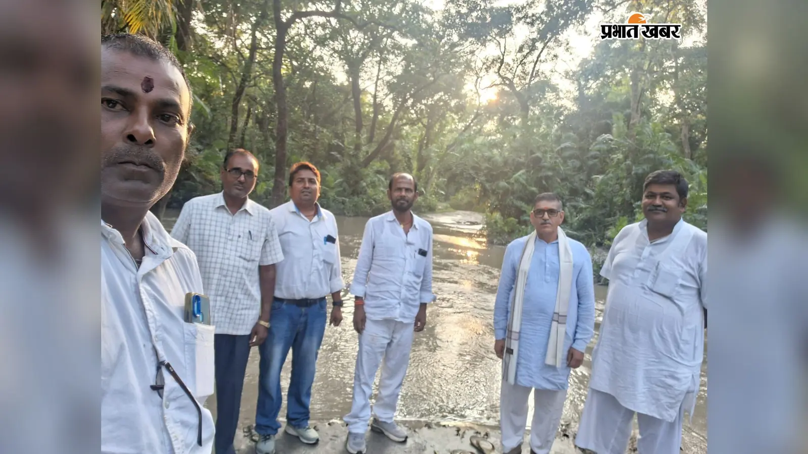 भारत-नेपाल सीमा के सुस्ता-चकदहवा में जमीन विवाद का जायजा लेने पहुंचे सीमा जागरण मंच के राष्ट्रीय संयोजक