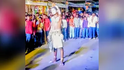 सीवान: ज्ञानीमोड़ में निकला महावीरी अखाड़ा जुलूस, युवाओं ने दिखाये लाठी के पारंपरिक करतब