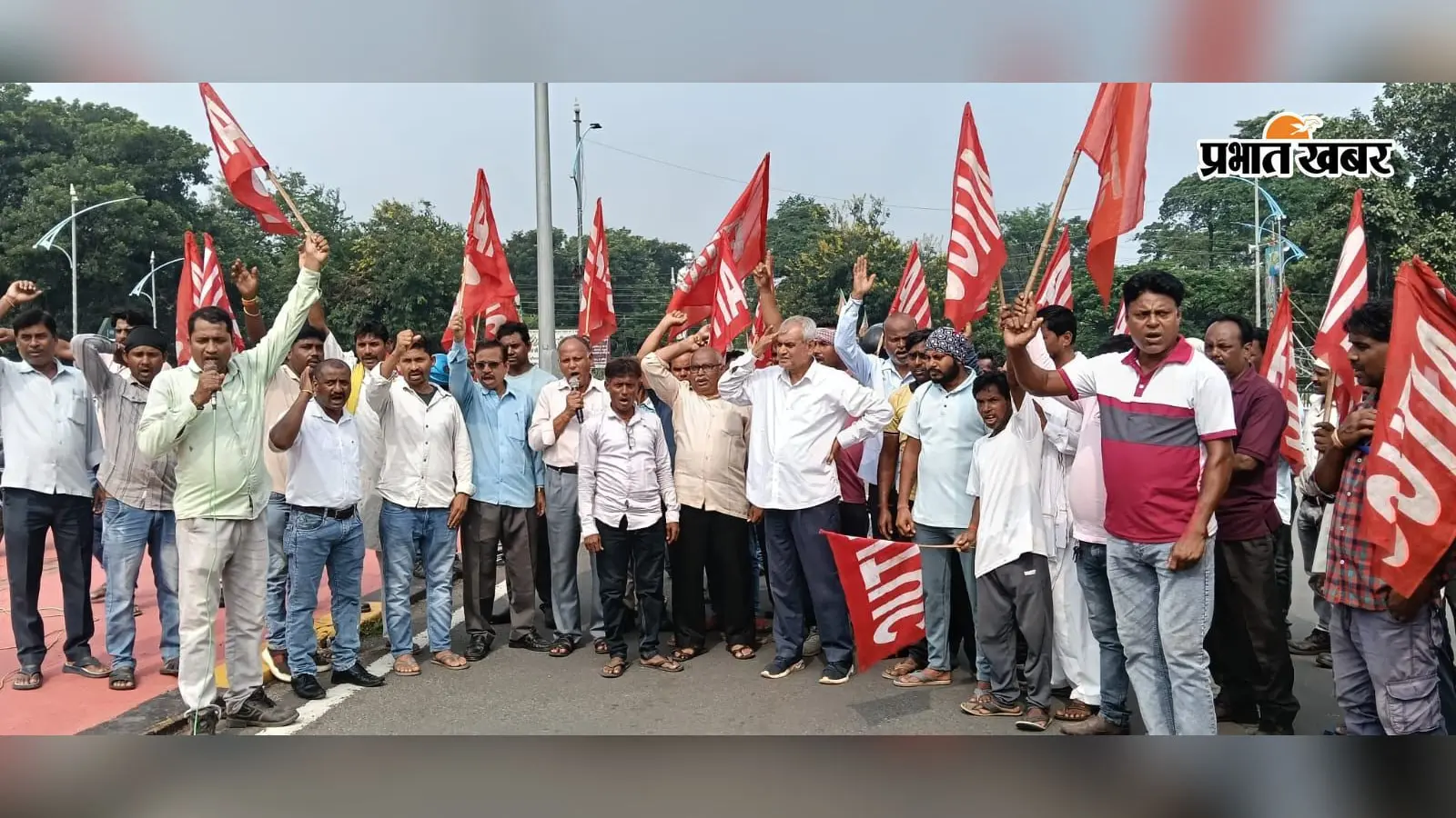 बोकारो में ठेका मजदूरों का बड़ा प्रदर्शन: 40% छंटनी की आशंका के बीच प्रबंधन को दी हड़ताल की चेतावनी