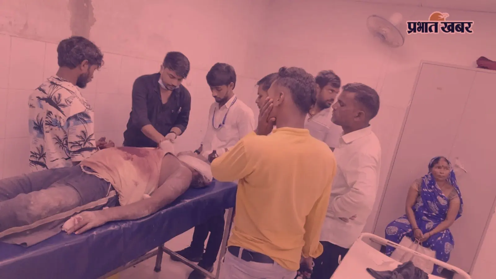 लेवा बांध गांव में छत की ढलाई के दौरान हादसा, कंक्रीट मिक्सिंग मशीन की चपेट में आने से मजदूर गंभीर