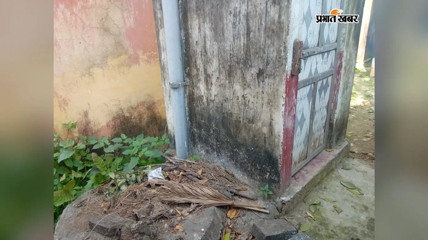 सारण: बनियापुर में 5 साल पहले मिला ODF का दर्जा, अब जर्जर शौचालयों के कारण फिर खुले में शौच की मजबूरी