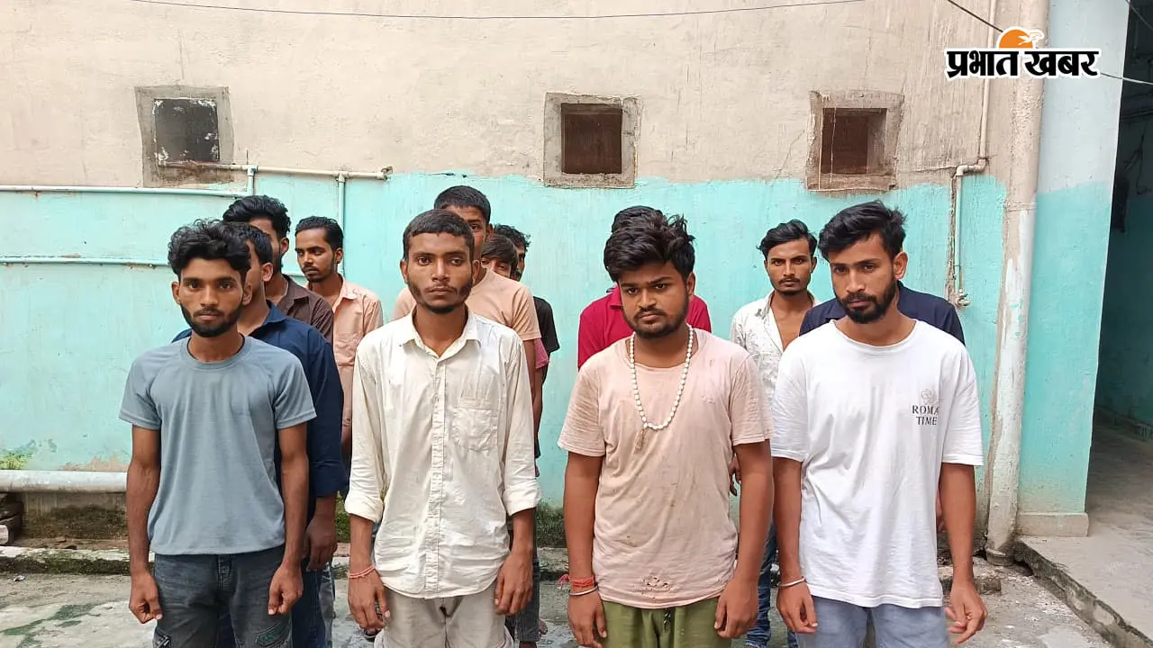 नशेड़ियों के खिलाफ पुलिस का बड़ा एक्शन, स्मैक पीते 14 युवक पकड़े गए, कई नाबालिग भी शामिल