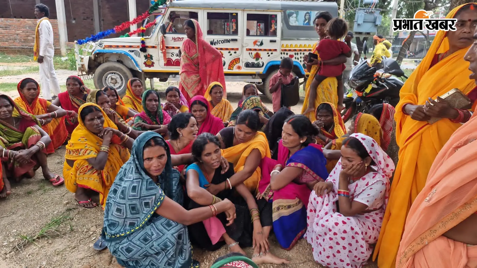 बिना डिग्री वाले डॉक्टर कर रहे प्रसव और सर्जरी? धनवार के श्रीराम हॉस्पिटल में महिला की मौत के बाद ग्रामीणों का हंगामा