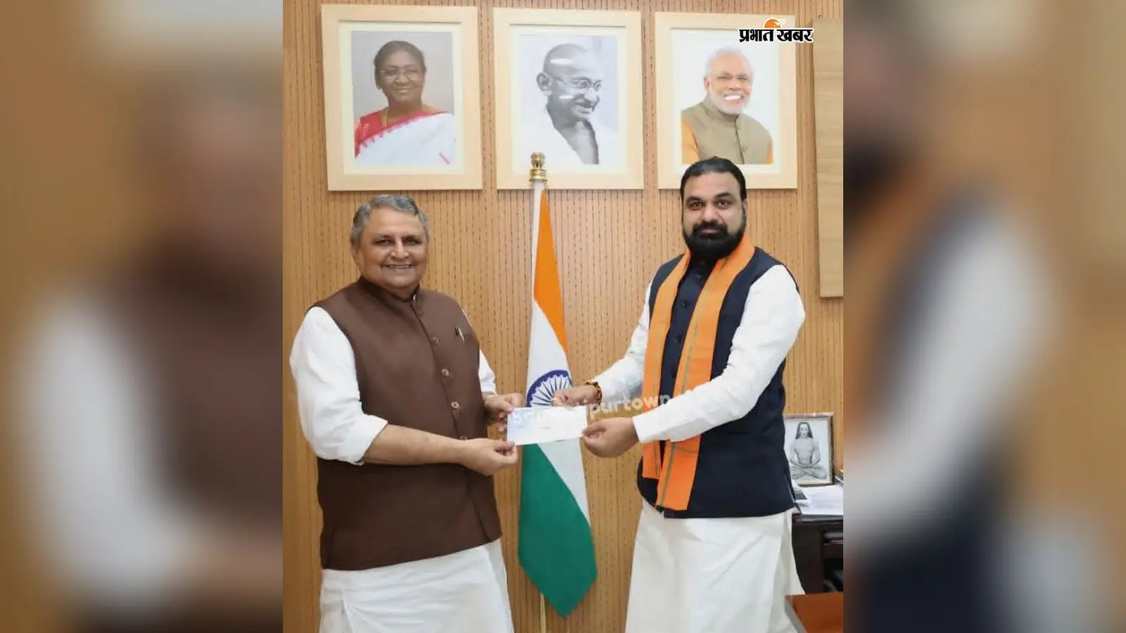 बाढ़ राहत के लिए डिप्टी CM ने दिया एक माह का वेतन, CM सम्राट चौधरी को सौंपा चेक