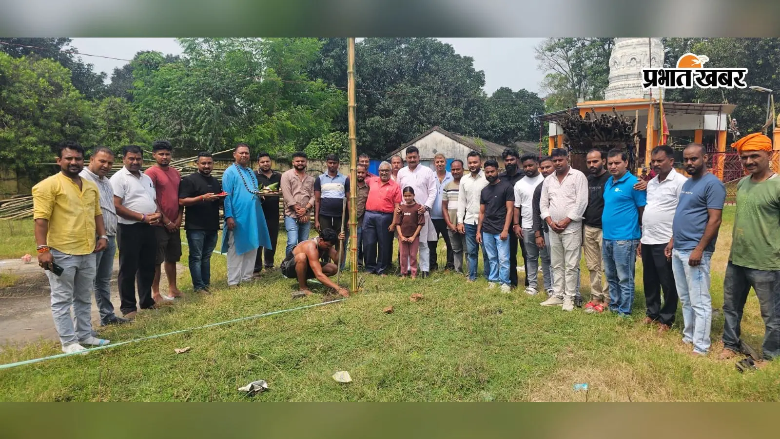 मेन रोड रामगढ़ में दुर्गा पूजा पंडाल निर्माण को लेकर भूमि पूजन
