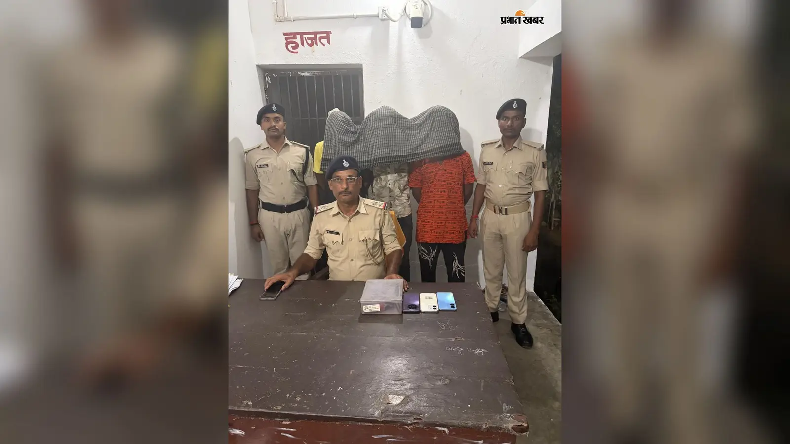 रौतारा में अवैध हथियार के साथ 3 धराए: पुलिस ने बरामद किया कट्टा व कारतूस, बाइक व मोबाइल भी जब्त