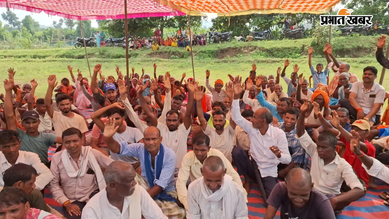 दो दशक से जर्जर खजूरी-अवका मार्ग, महापंचायत में ग्रामीणों ने दी आंदोलन की चेतावनी
