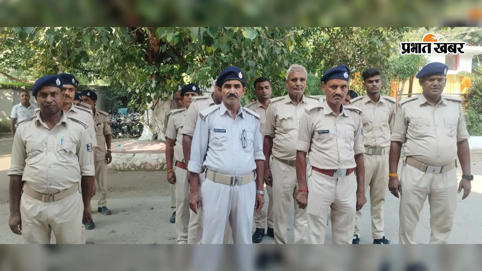 गोपालगंज: मांझा में चौकीदार परेड, संदिग्ध गतिविधियों और अफवाहों पर नजर रखने का निर्देश