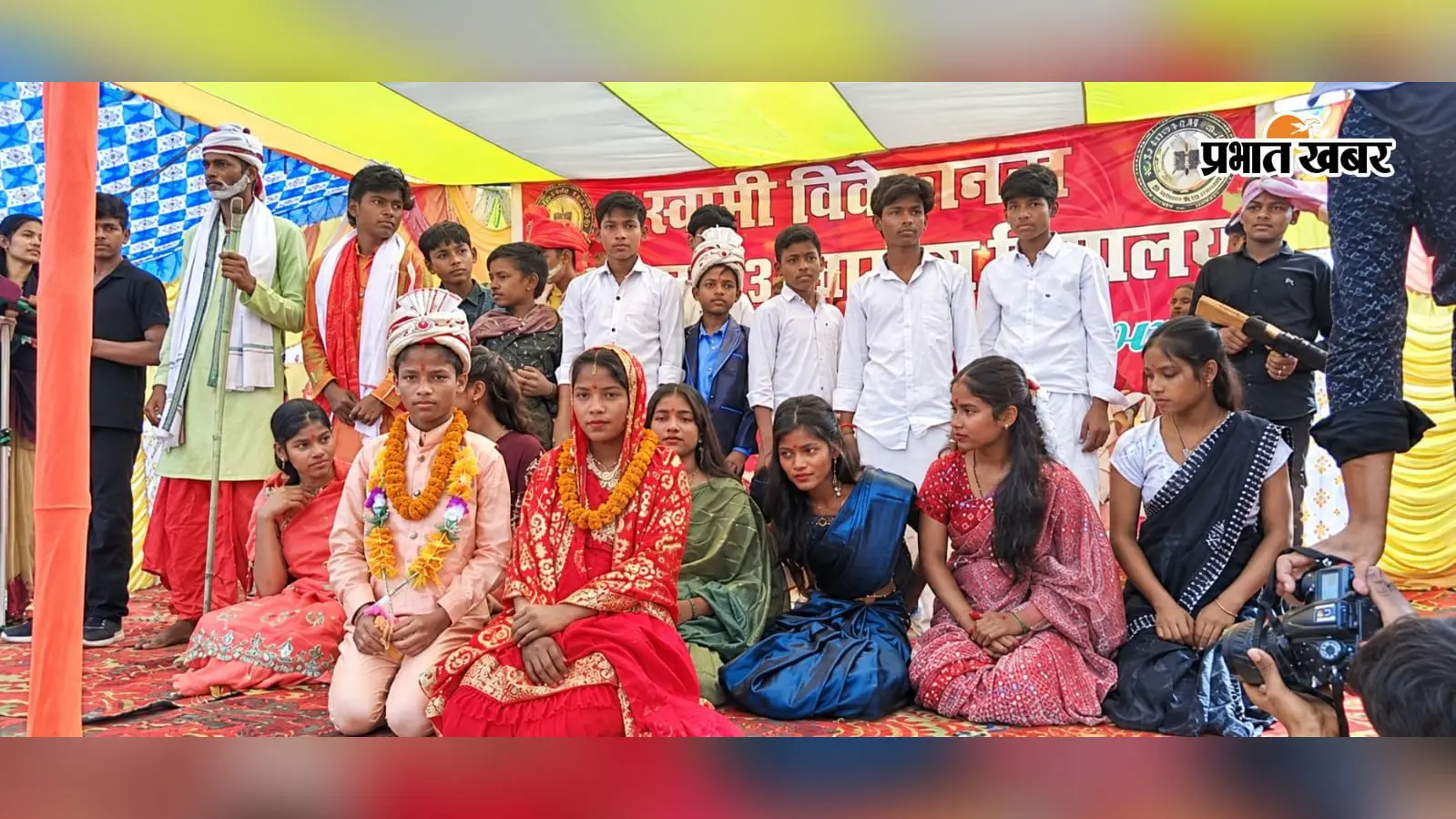 वार्षिकोत्सव में बच्चों ने दिखाई प्रतिभा, शिक्षक सम्मानित; नुक्कड़ नाटक ने दिया सामाजिक संदेश