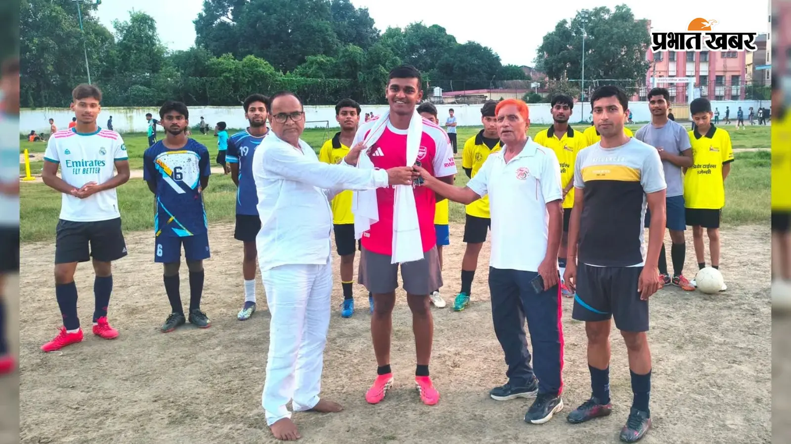 सासाराम का फुटबॉल खिलाड़ी बना भारतीय वायुसेना में फ्लाइंग ऑफिसर, गौरव कुमार का हुआ सम्मान