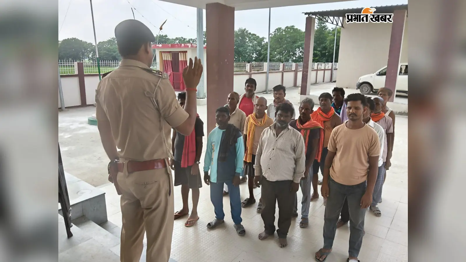 सीवान में विभिन्न थानों पर हुई गुंडा परेड, असामाजिक तत्वों को दी गयी कड़ी चेतावनी