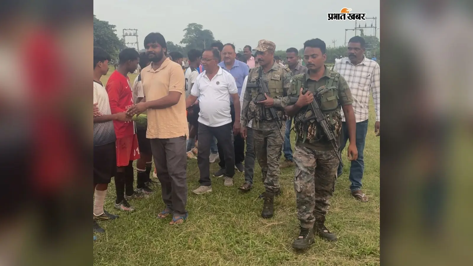 लोहरदगा में 32 टीमों के फुटबॉल टूर्नामेंट का रोमांचक फाइनल, एसटी बोंगा ने जीता खिताब