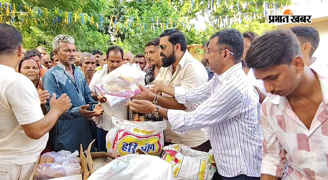 पवन सिंह ने वीडियो कॉल पर जाना बाढ़ पीड़ितों का हाल बाढ़ पीड़ितों के बीच पहुंची पवन सिंह की राहत टीम | Prabhat Khabar Network