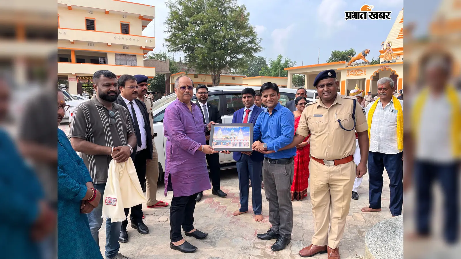 बेगूसराय के बाबा हरिगिरि धाम पहुंचे पटना हाईकोर्ट के न्यायमूर्ति अजीत कुमार, सपत्नीक की पूजा-अर्चना