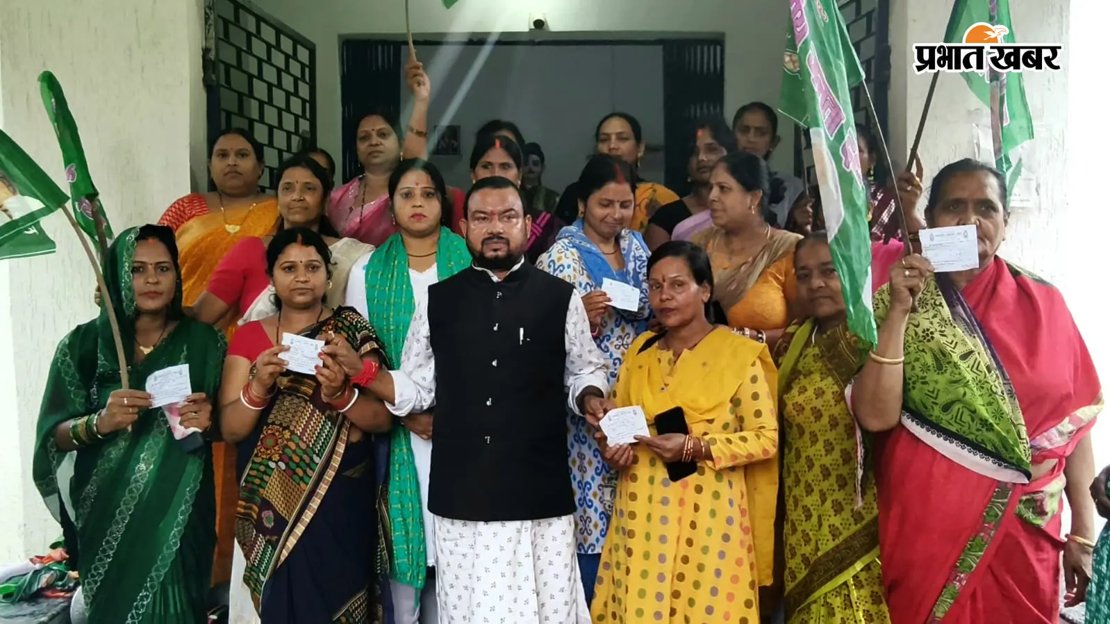 रांची में भाजपा को झटका? भाजपा नेत्री सरोज पांडेय समेत कई लोगों ने ली RJD की सदस्यता