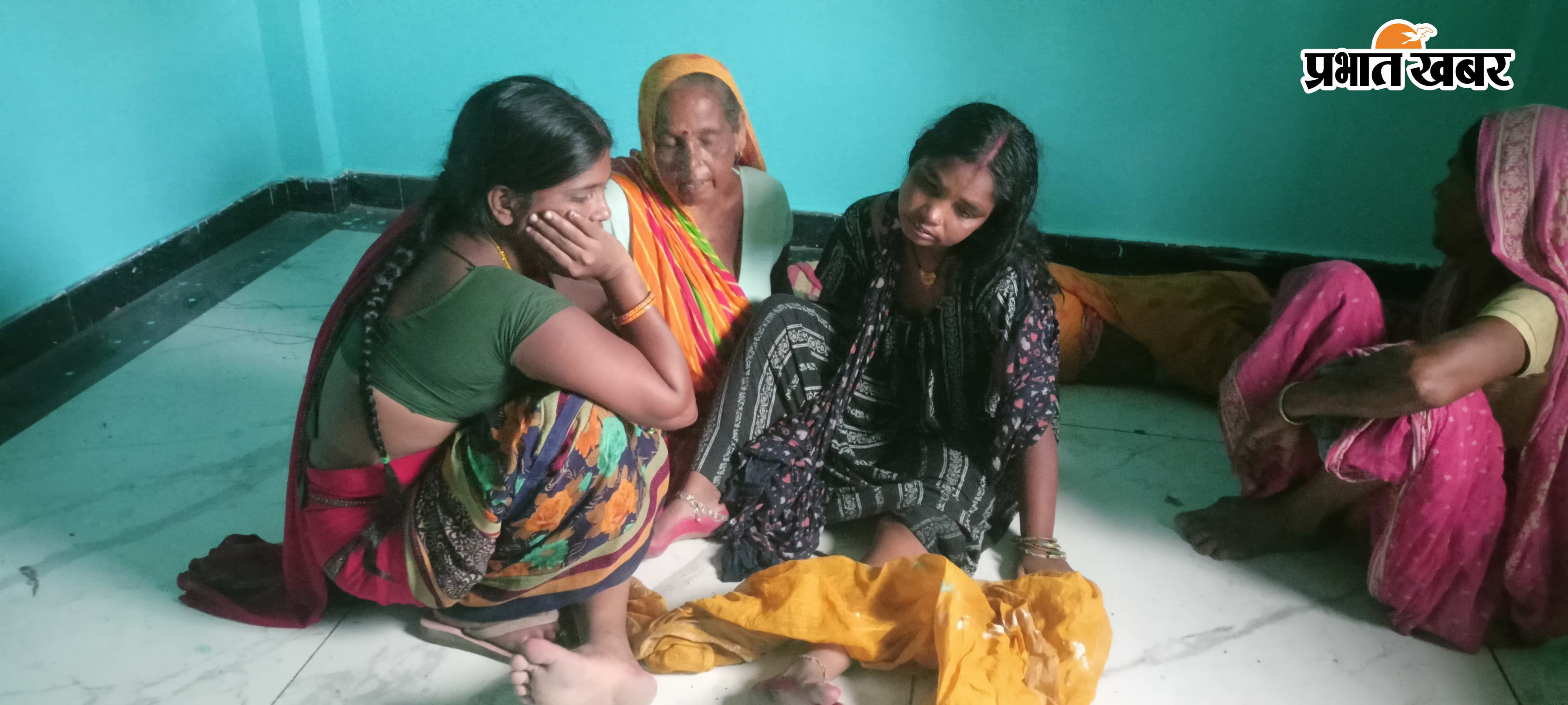 फोटो - उमड़ी भीड़ व रोते बिलखते परिजन. | Prabhat Khabar Network