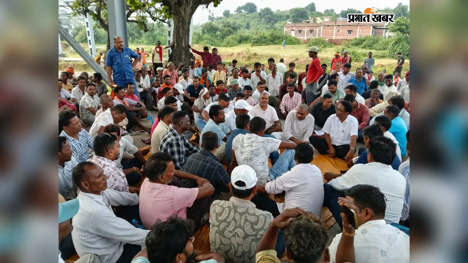 बालूमाथ में विस्थापित ग्रामीणों का बड़ा फैसला, बालूमाथ और चंदवा साइडिंग के अलावा कहीं नहीं भेजेंगे कोयला हाइवा