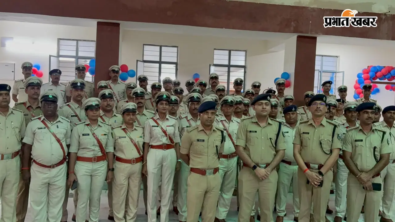 सहरसा पुलिस लाइन में 'पीपिंग सेरेमनी': एसपी ने 65 नवप्रोन्नत दारोगाओं के कंधों पर लगाए सितारे, दिया कर्तव्यनिष्ठा का संदेश