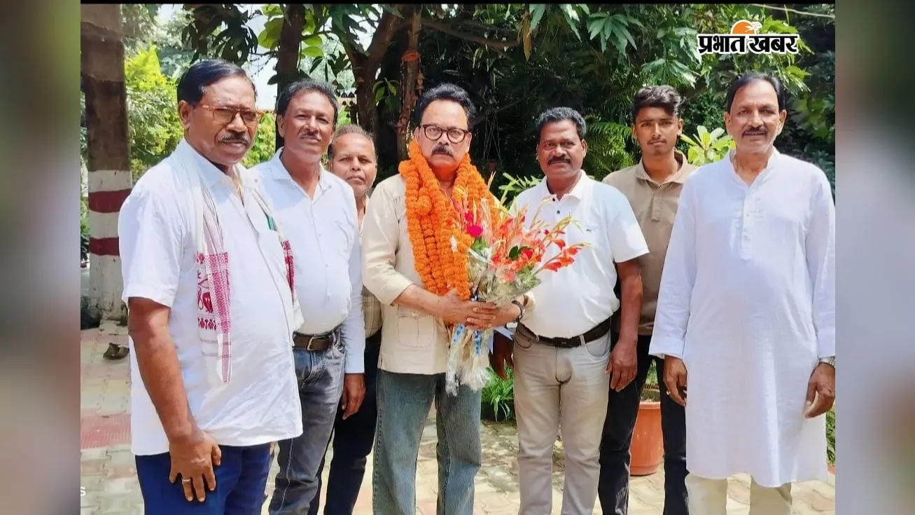 छत्तीसगढ़ कांग्रेस प्रभारी बनने पर लोहरदगा सांसद सुखदेव भगत को बधाई देने उमड़े कार्यकर्ता, आवास पर लगा शुभकामनाओं का तांता