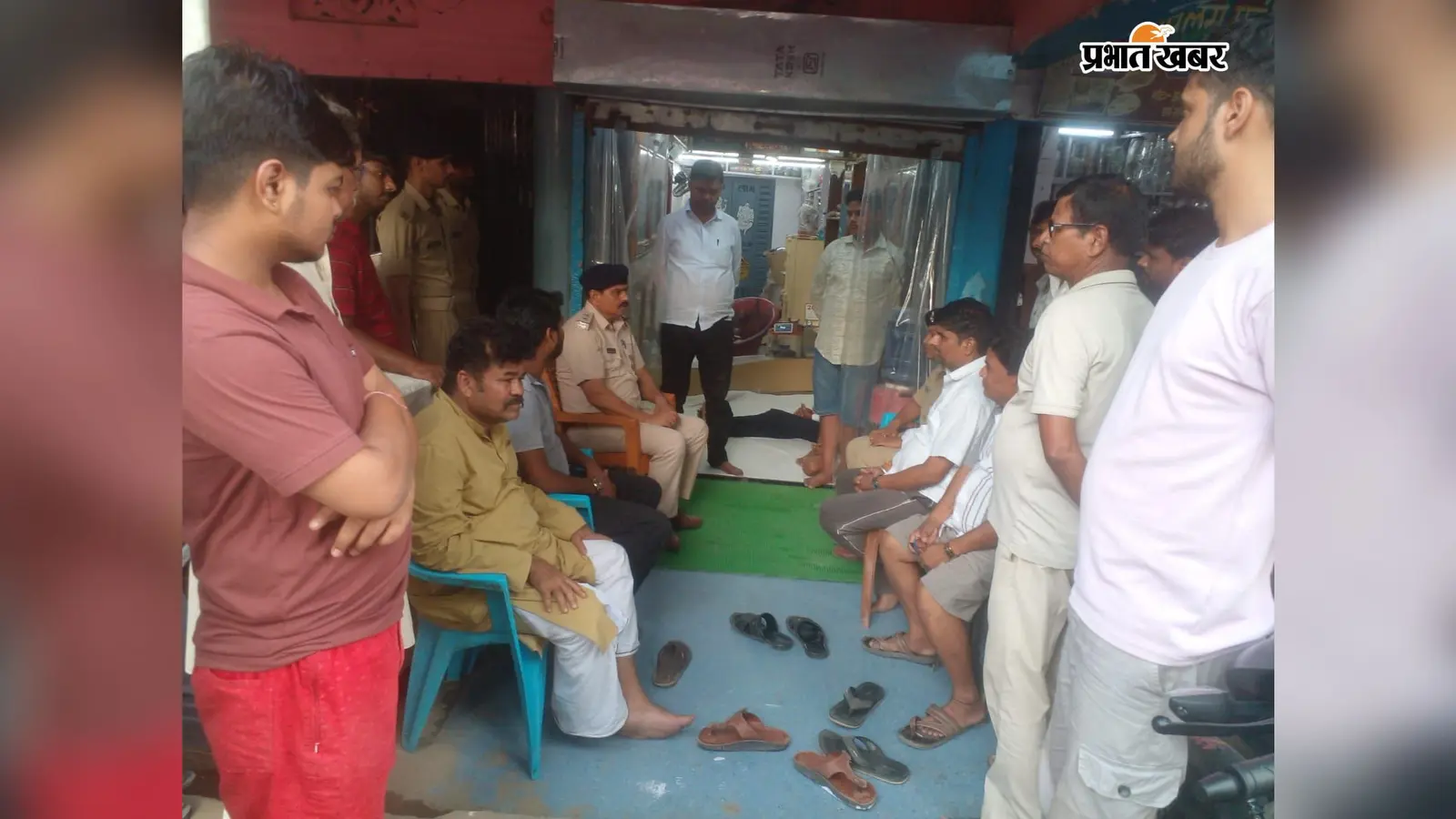 सीवान: तरवारा में स्वर्ण व्यवसायियों की सुरक्षा को लेकर पुलिस की बैठक, CCTV लगाने का निर्देश