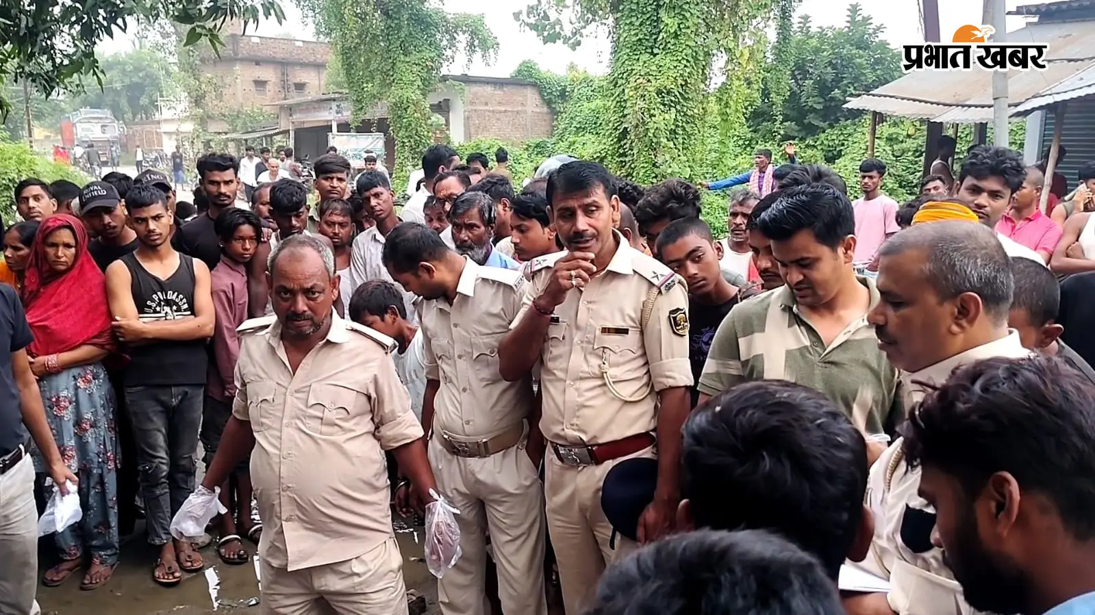 वैशाली में प्रेम-प्रसंग में दोस्त की हत्या: शराब पिलाकर घोंटा गला, ई-रिक्शा से बाइस माइल चौक पर फेंका शव; 3 गिरफ्तार