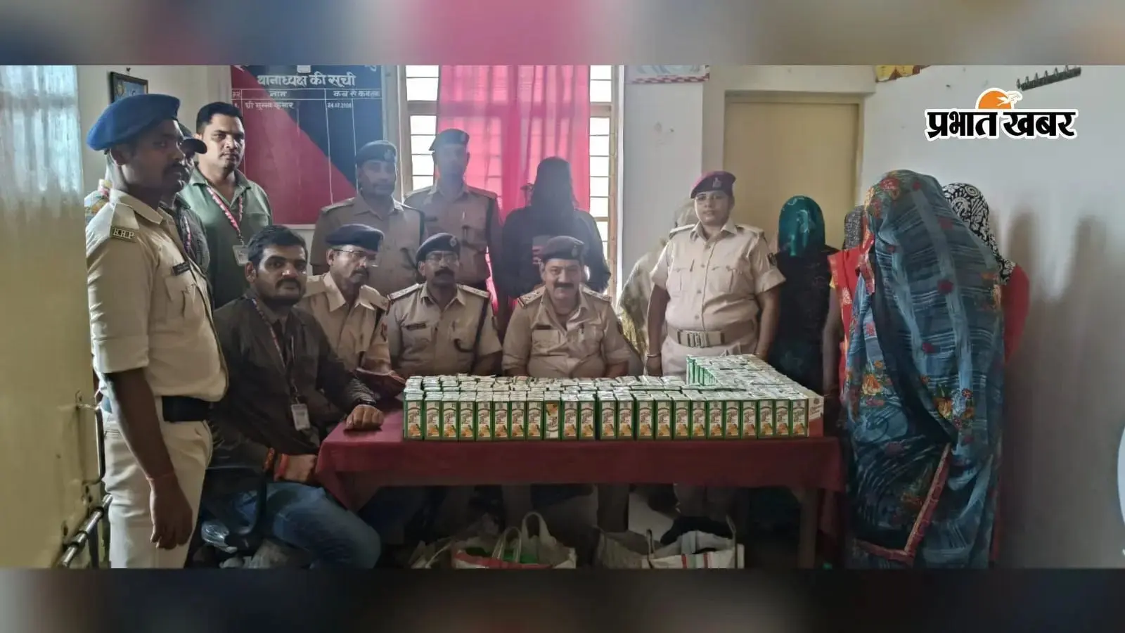 भभुआ रोड रेलवे स्टेशन पर शराब के खिलाफ कार्रवाई, नौ महिलाओं समेत 10 गिरफ्तार