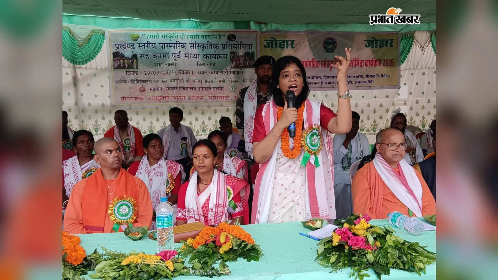 करम पर्व की लोक संस्कृति से सजा अनगड़ा, 19 गांवों के खोड़हा दलों ने पारंपरिक परिधानों में दी प्रस्तुति