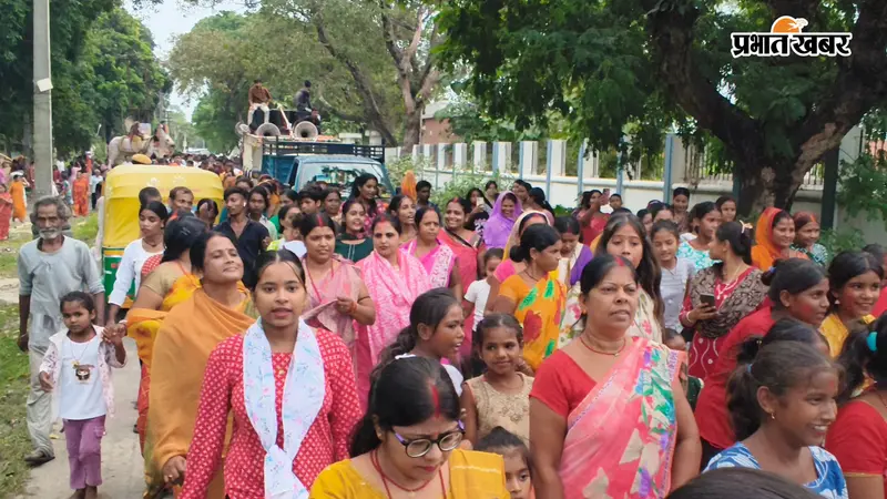 वीरपुर में गणेश प्रतिमाओं का नगर भ्रमण के बाद विसर्जन, झांकी देखने उमड़ी लोगों की भीड़