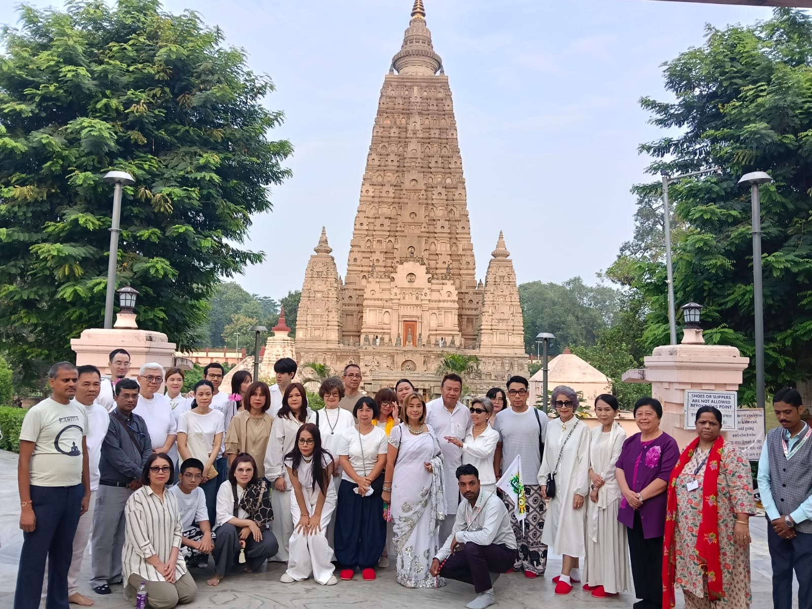 महाबोधि मंदिर का किया दौरा