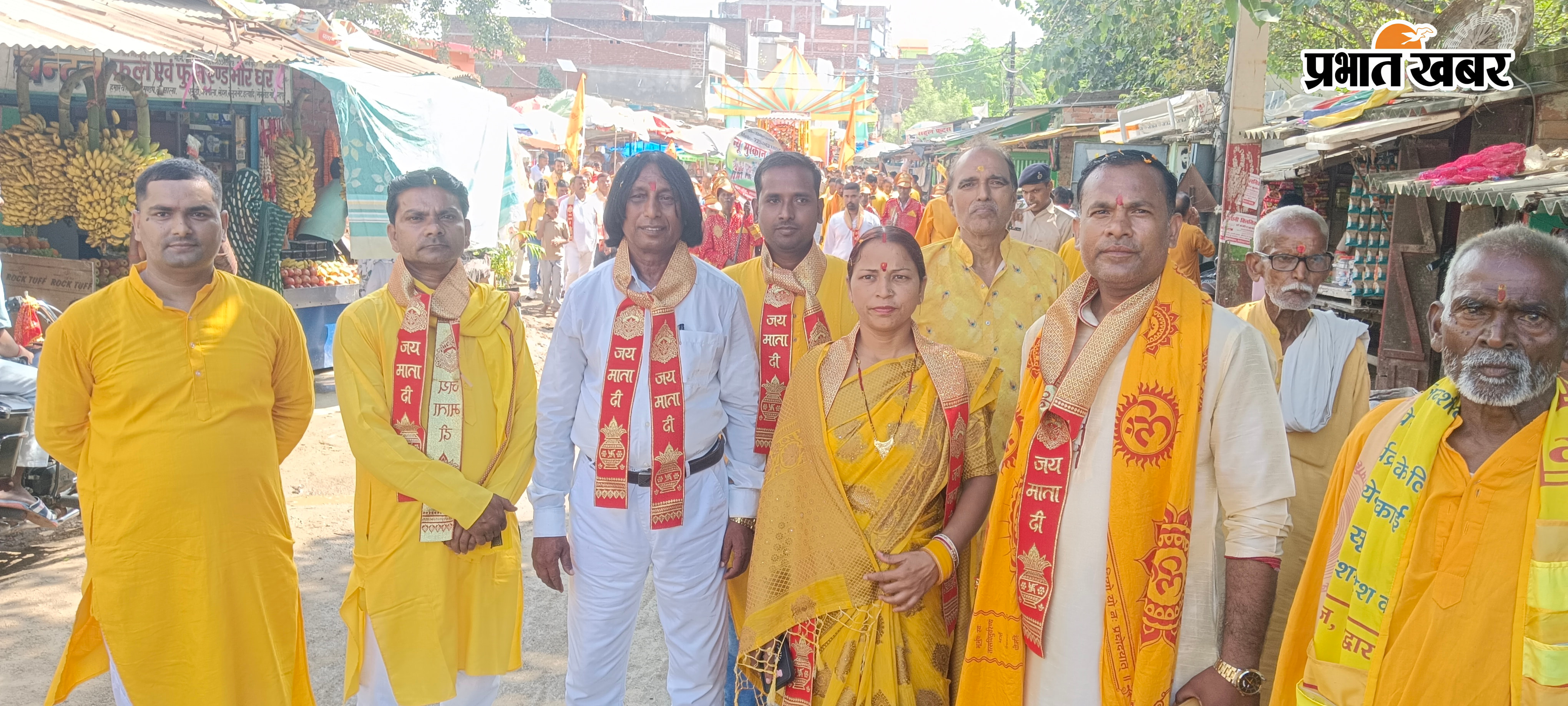 शोभा यात्रा में शामिल श्रद्धालु | Prabhat Khabar Network