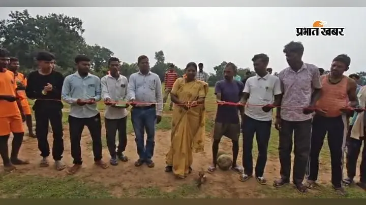 हेरहंज : खपिया में फुटबॉल टूर्नामेंट का आगाज, पहले मैच में खपिया ने सिकिद को 1-0 से हराया