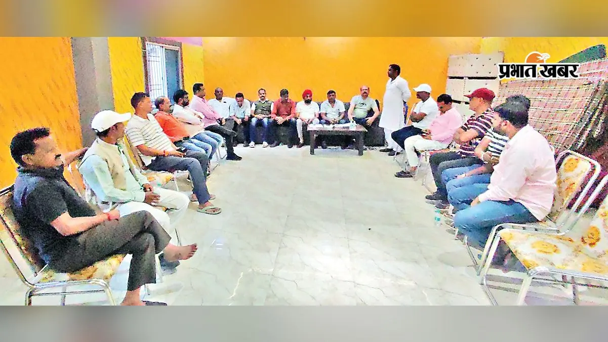 Ramgarh: रावण दहन को लेकर कमेटी की बैठक, पुतला निर्माण और सुरक्षा व्यवस्था पर हुई चर्चा