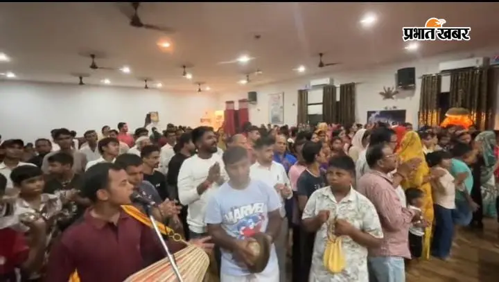 Medininagar News: इस्कॉन के हरे कृष्ण निवास में राधा अष्टमी उत्सव, दीपदान-आरती के बाद प्रसाद वितरण