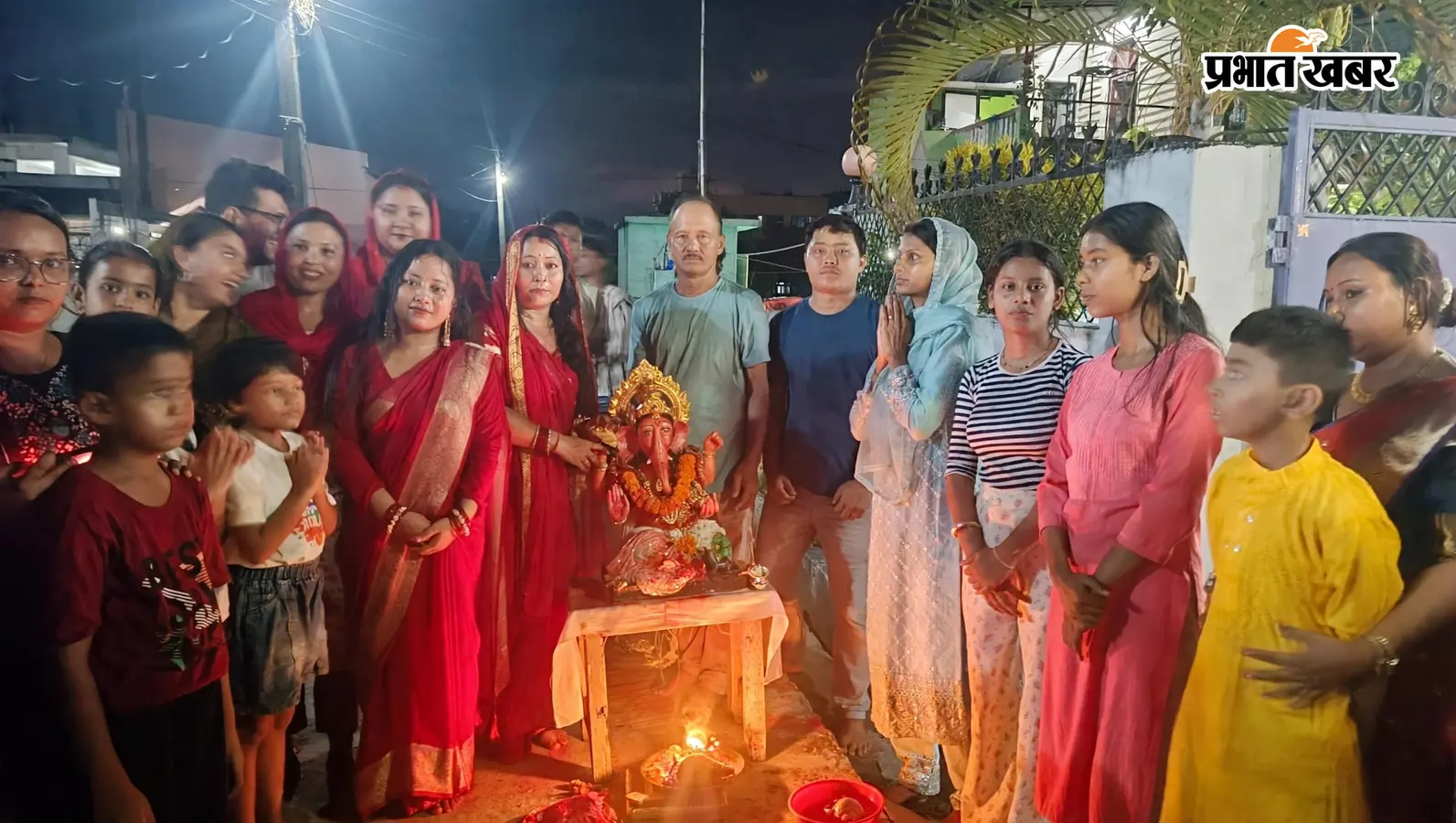 भारत-नेपाल बॉर्डर पर बप्पा की धूम: मोदक वितरण और अबीर-गुलाल के बीच हुआ गणपति विसर्जन
