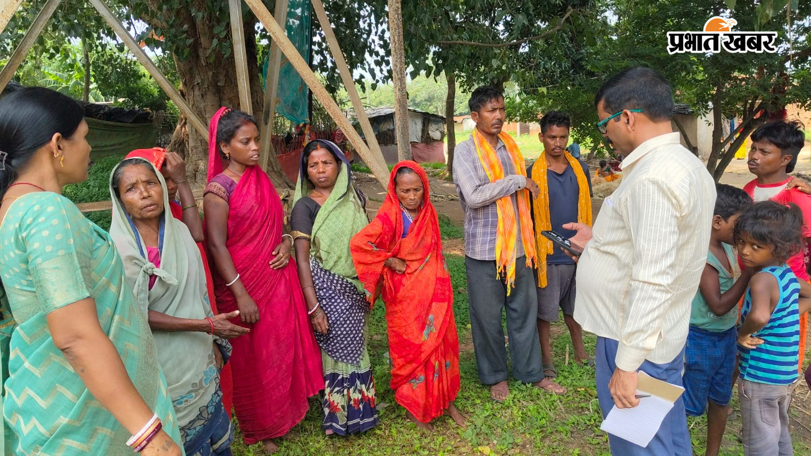 फोटो. नल-जल योजना का निरीक्षण करतीं चकाई प्रमुख उर्मिला देवी. | Prabhat Khabar Network