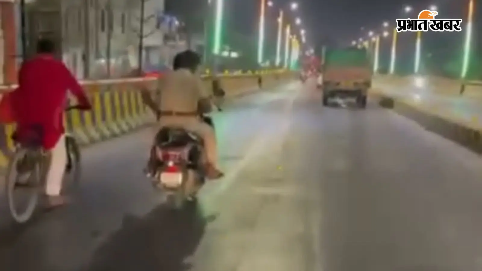 बिना हेलमेट बाइक चलाना पुलिसकर्मी को पड़ा भारी, पटना ट्रैफिक पुलिस ने काटा 1000 का चालान