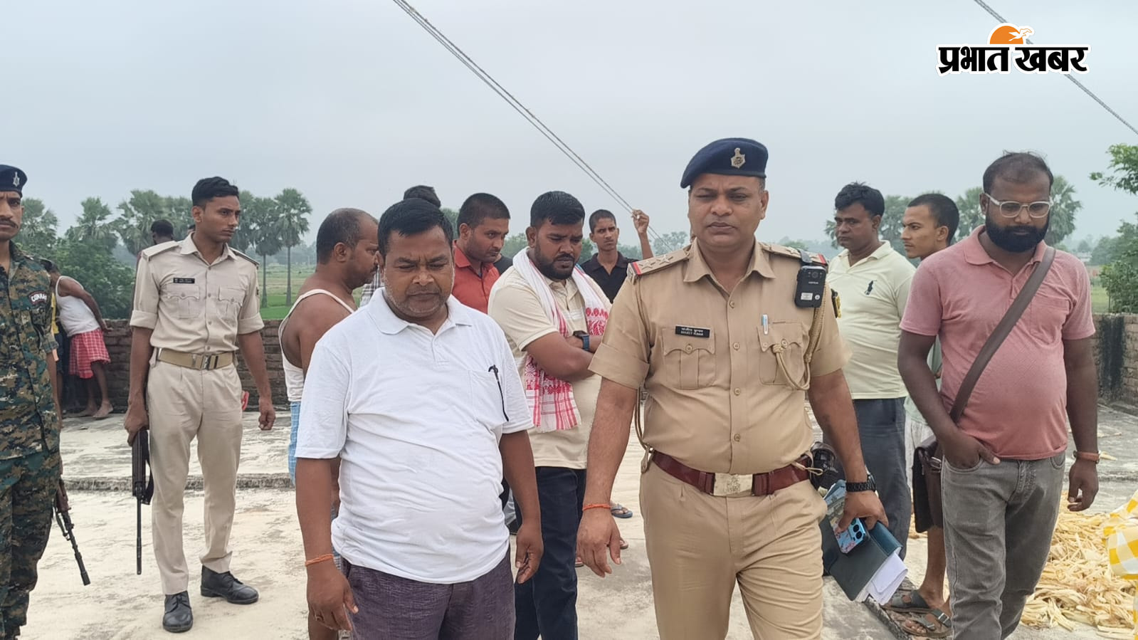 मामले की छानबीन करती पुलिस | Prabhat Khabar Network