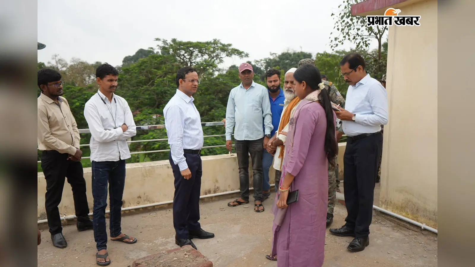 हजारीबाग जिला पुस्तकालय का DC ने किया औचक निरीक्षण, सुविधाओं का लिया जायजा