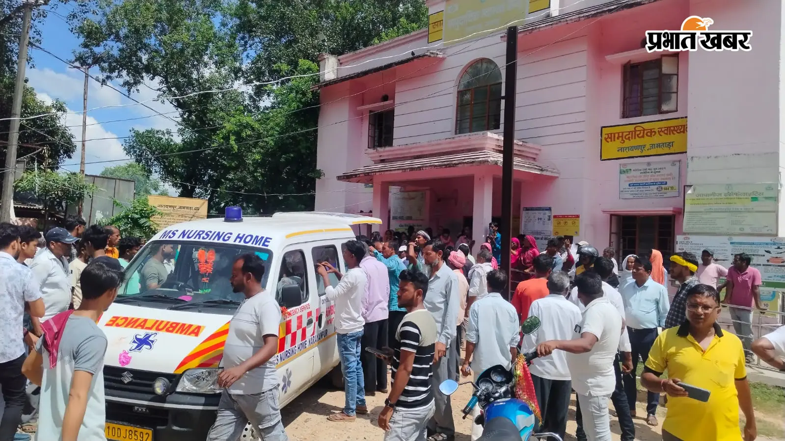 हाईवा में पीछे से जा घुसी बाइक, दो नाबालिग घायल; गंभीर हालत में धनबाद रेफर