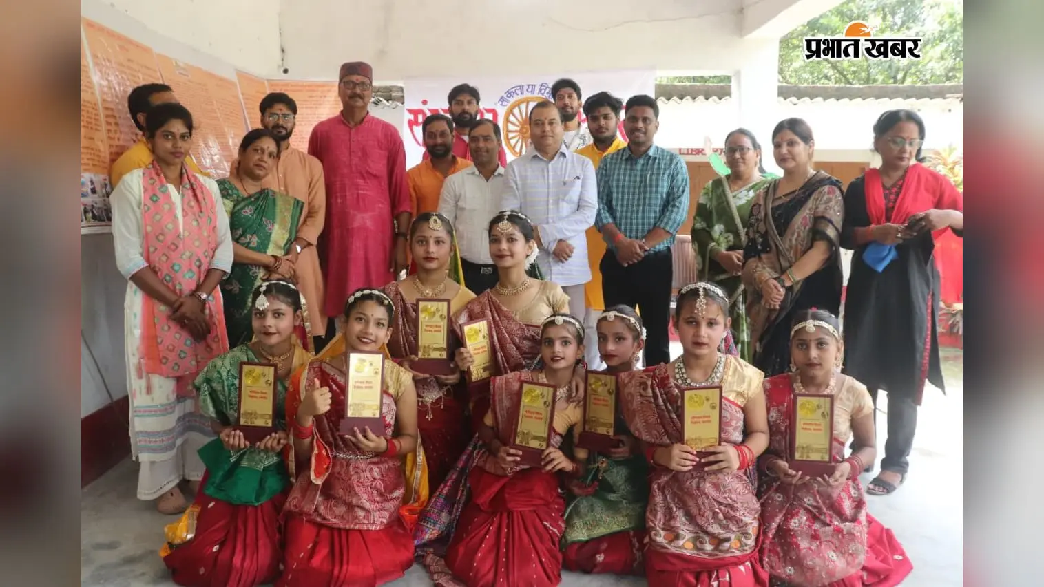 पाग-चादर से स्वागत और वंदे मातरम की गूंज: सहरसा के बनगांव में जब लोक नृत्यों ने मोहा सबका मन