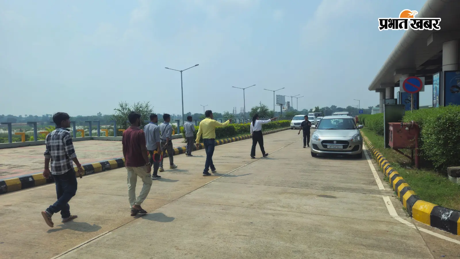 देवघर Airport पर यात्री सुविधाओं की जांच, पार्किंग शुल्क से सीटिंग तक हुआ सत्यापन