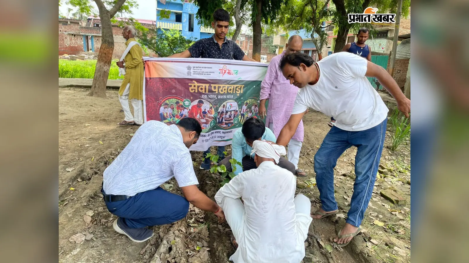 जहानाबाद: काको के सूर्य मंदिर परिसर में चला स्वच्छता अभियान, युवाओं ने पौधे लगाए और ली नशामुक्ति की शपथ