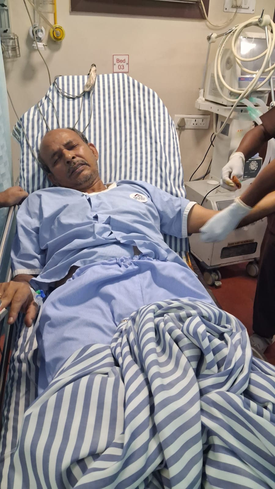 इलाजरत शानू खाना (फोटा प्रतीक पोपट)