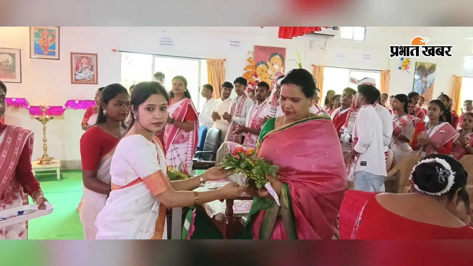 कुड़ू में कर्मा पर्व से पहले सांस्कृतिक रंग में रंगा कॉलेज, झूमर-गीत प्रतियोगिता में इनका रहा दबदबा